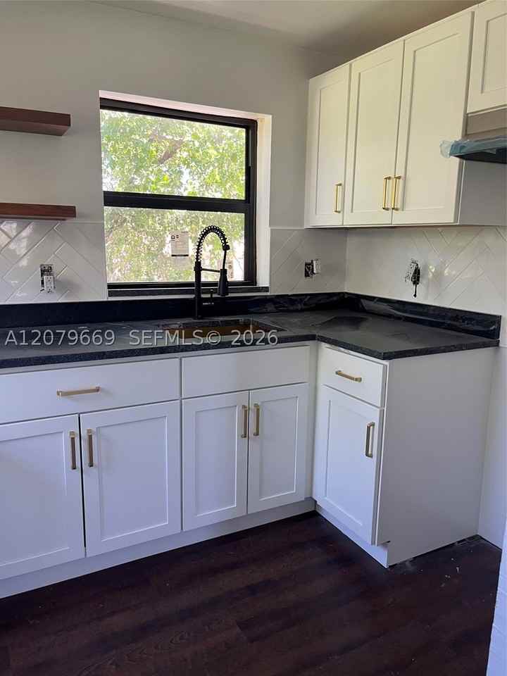 821 N Tamarind Ave #B - Photo 6 of 10