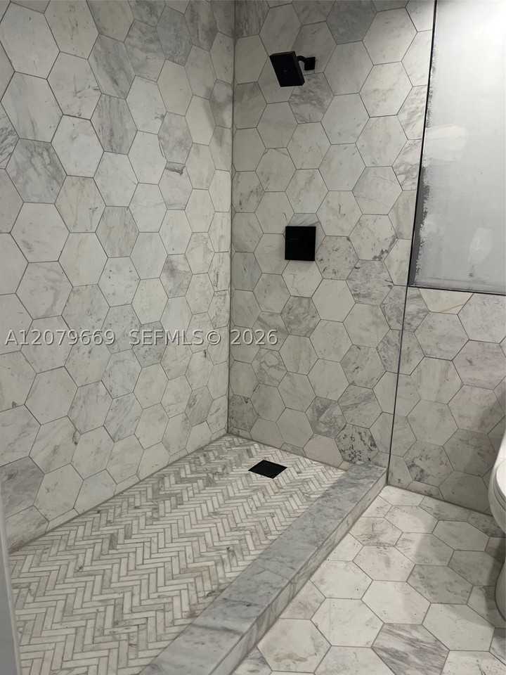 821 N Tamarind Ave #B - Photo 7 of 10