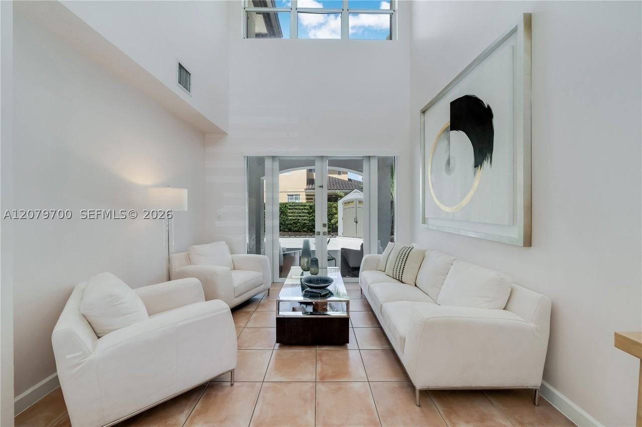 15338 Sw 141st Ct - Photo 4 of 32
