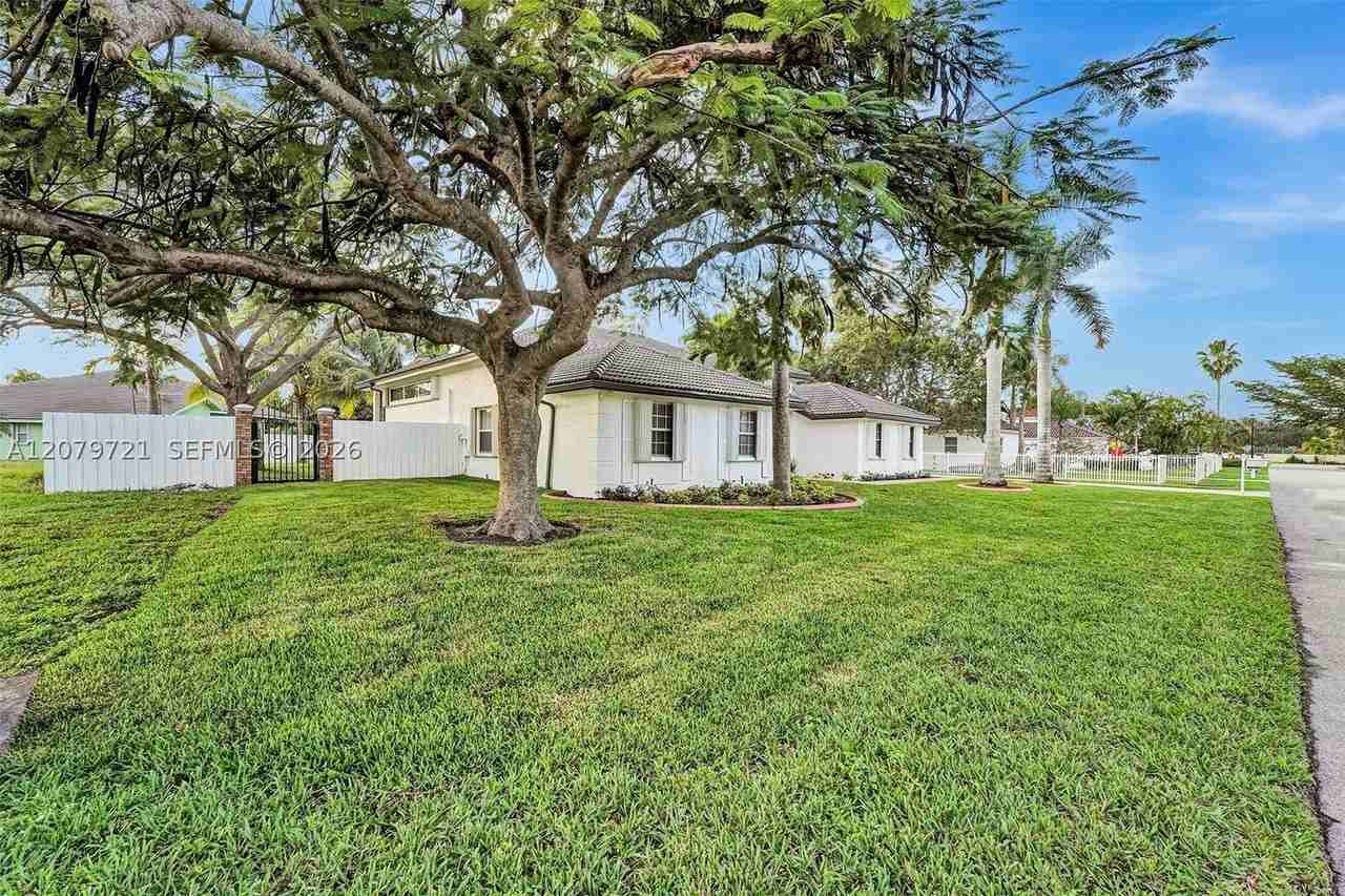 18440 Sw 77th Ct #0 - Photo 2 of 50