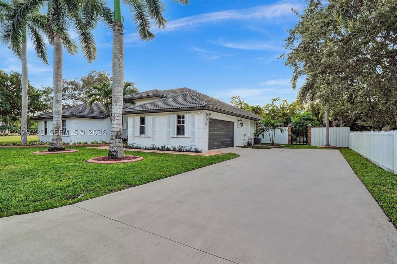 18440 Sw 77th Ct #0 - Photo 3 of 50