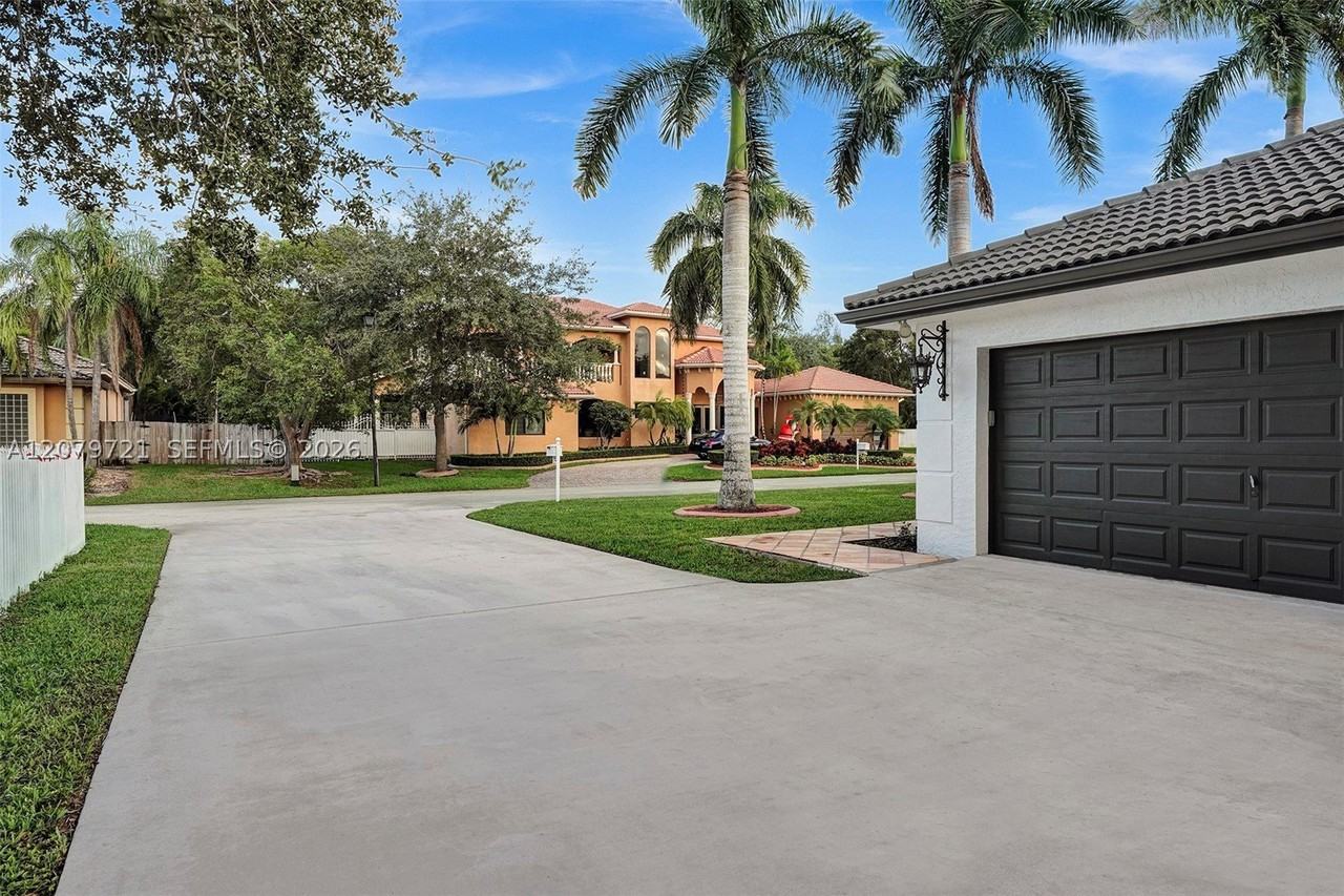 18440 Sw 77th Ct #0 - Photo 4 of 50