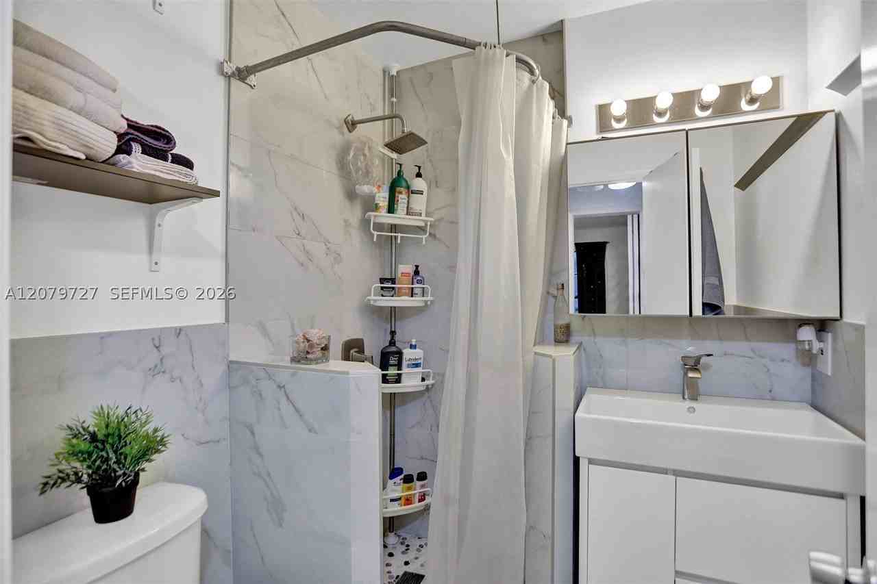 7064 Sw 114th Pl #G - Photo 5 of 47