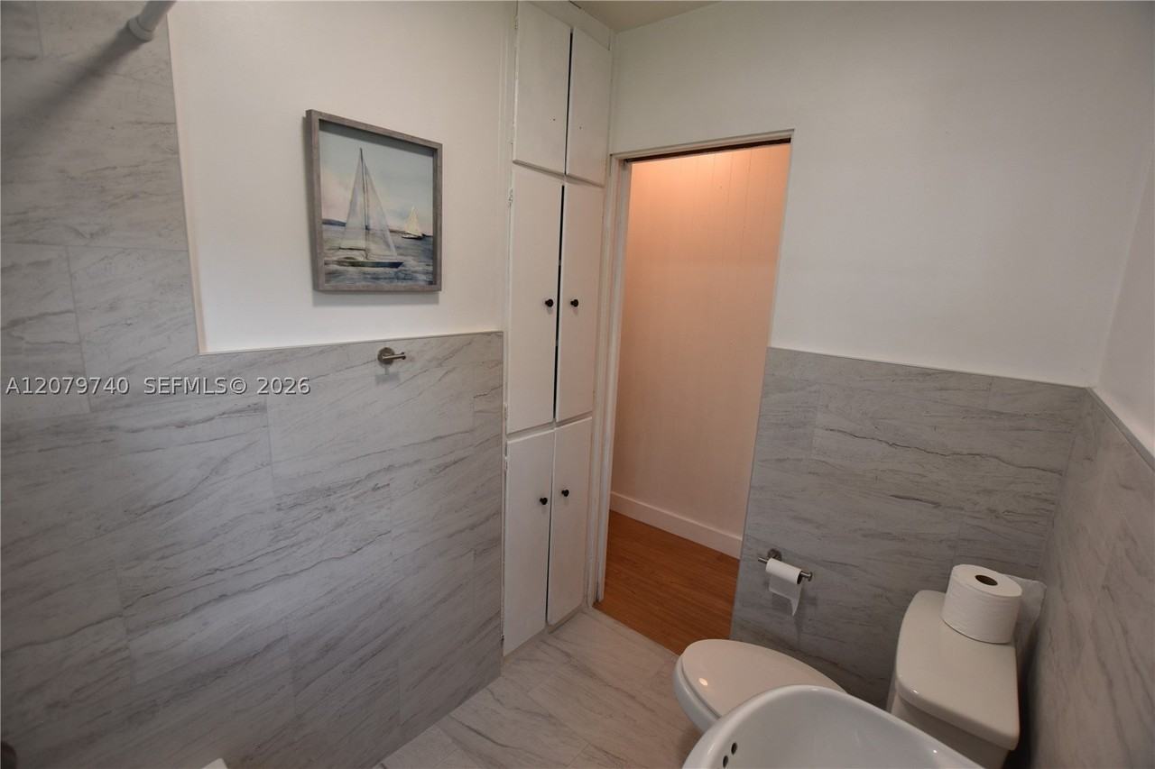 801 Se 4th St #2 - Photo 7 of 21