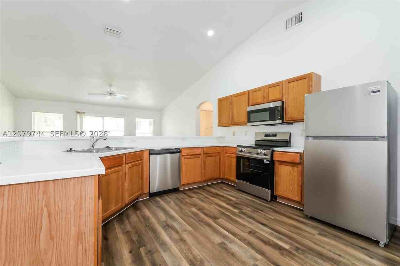 2831 Se Hutchings Ave - Photo 7 of 18