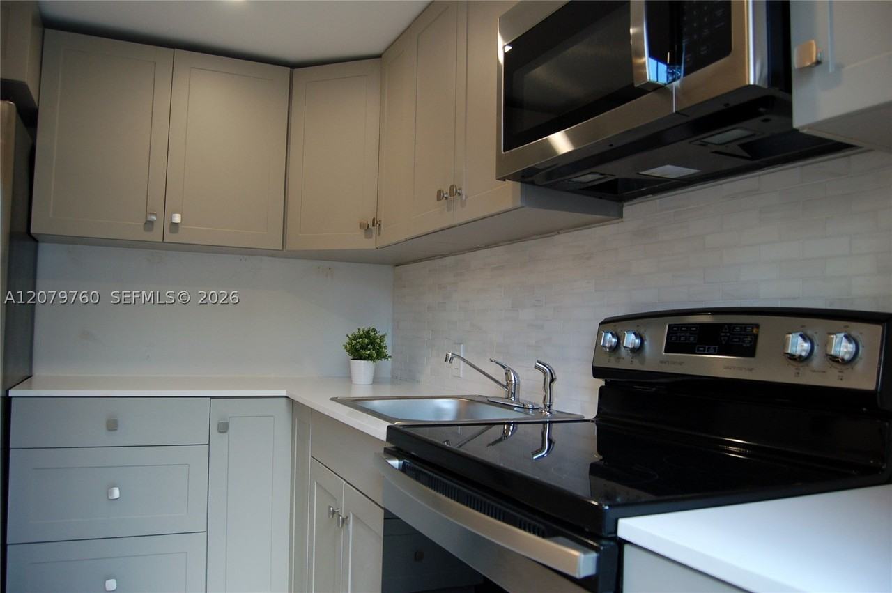 2140 Sw 25th St #2140 - Photo 3 of 7