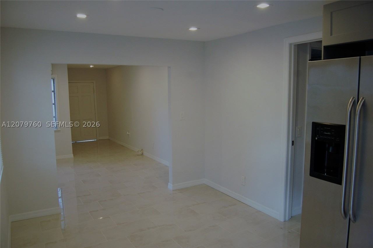 2140 Sw 25th St #2140 - Photo 4 of 7