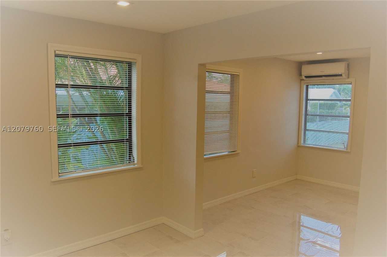2140 Sw 25th St #2140 - Photo 5 of 7
