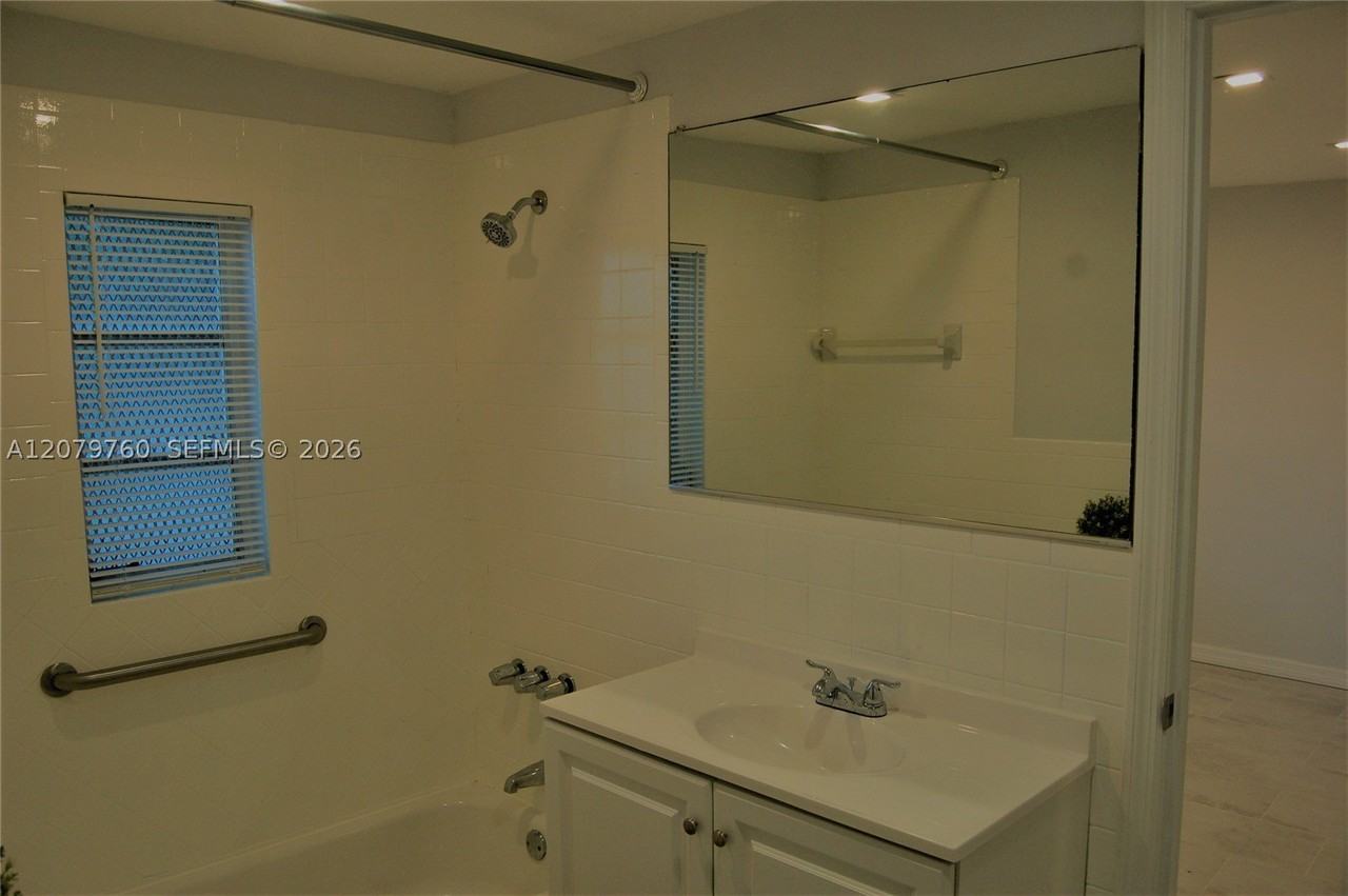 2140 Sw 25th St #2140 - Photo 6 of 7