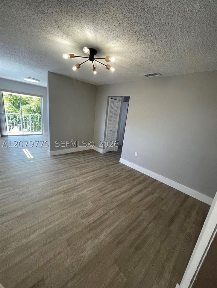 827 Sw 11th Ave #5 - Photo 4 of 10