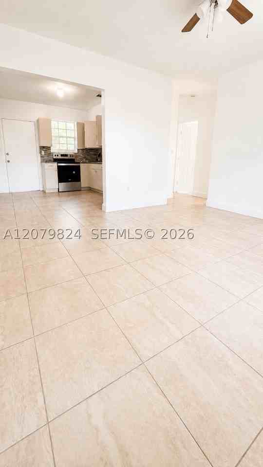 1421 Ne 148th St #2 - Photo 3 of 8