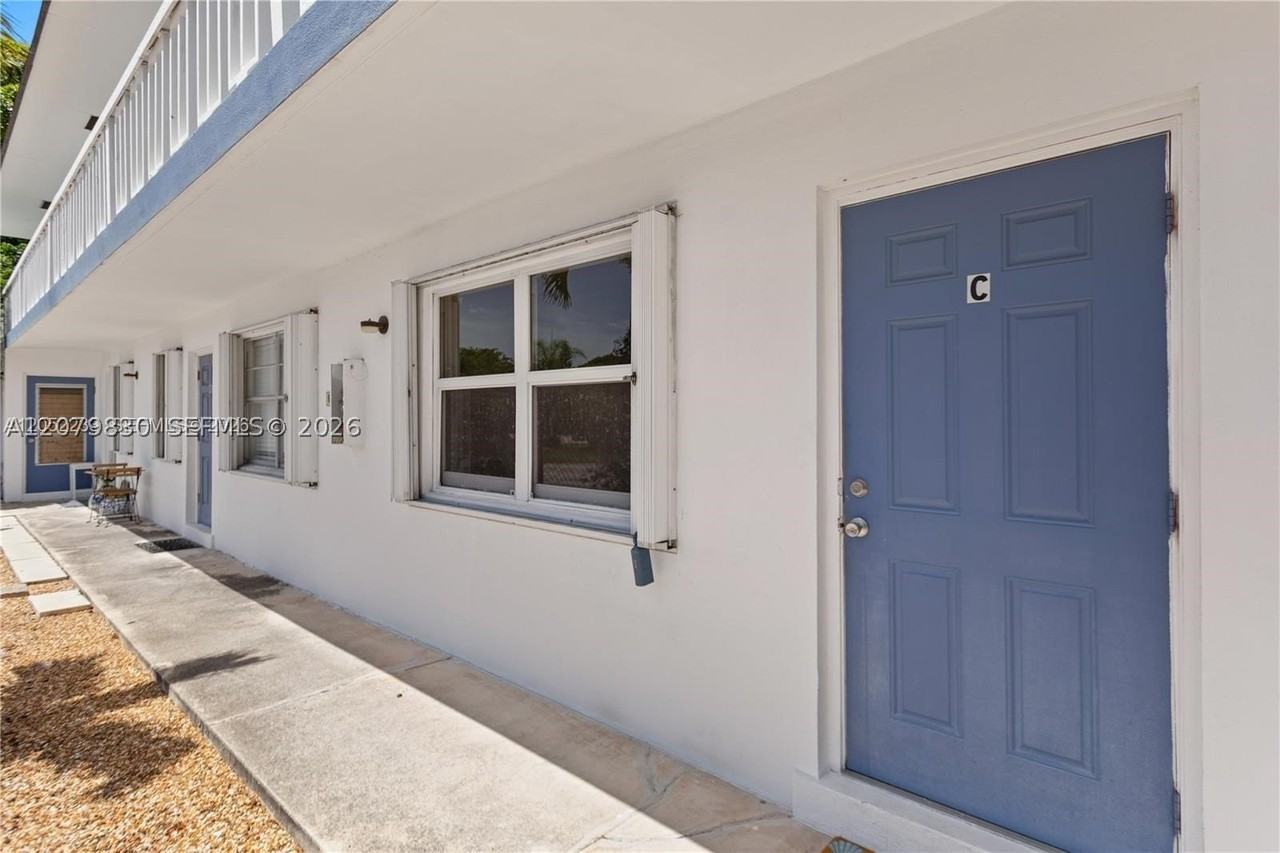 609 Ne 6th Ct #C - Photo 3 of 9