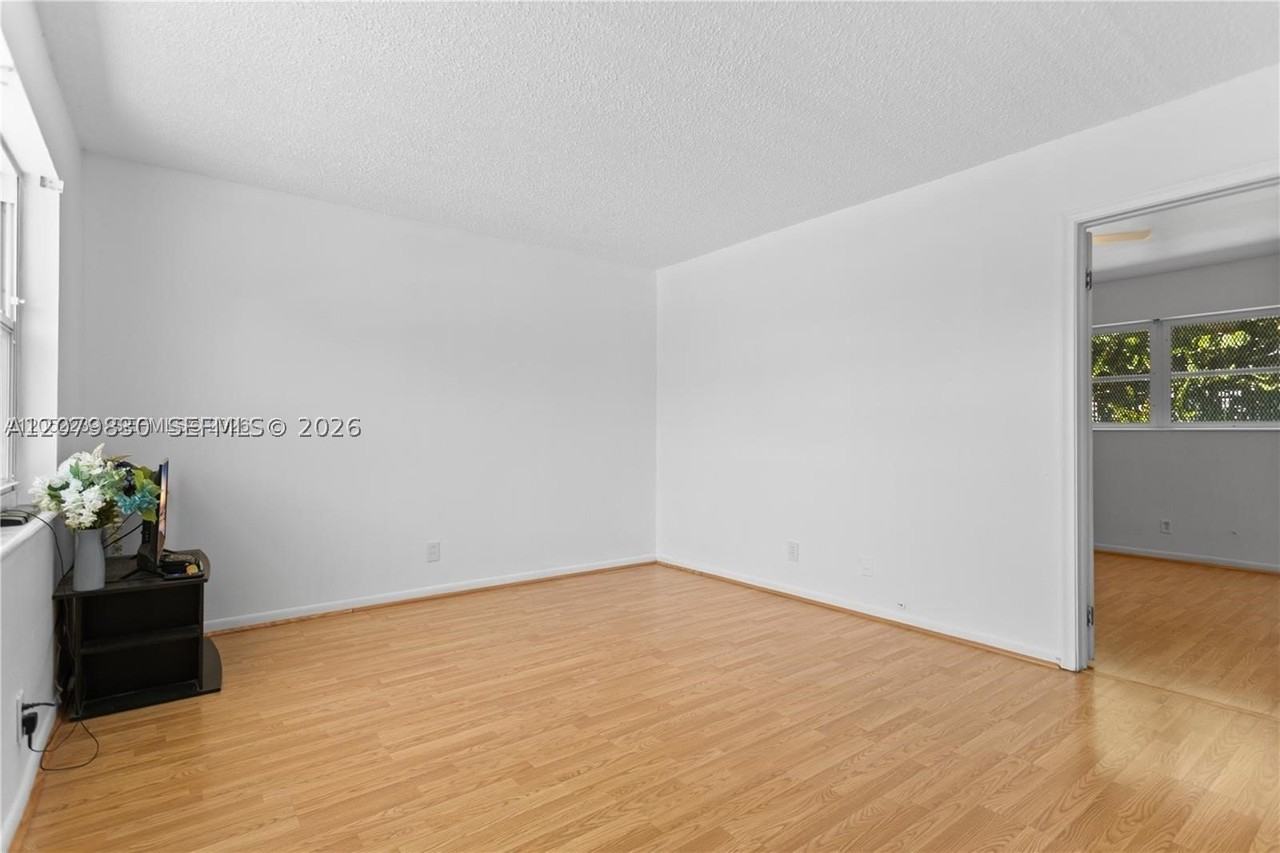 609 Ne 6th Ct #C - Photo 5 of 9