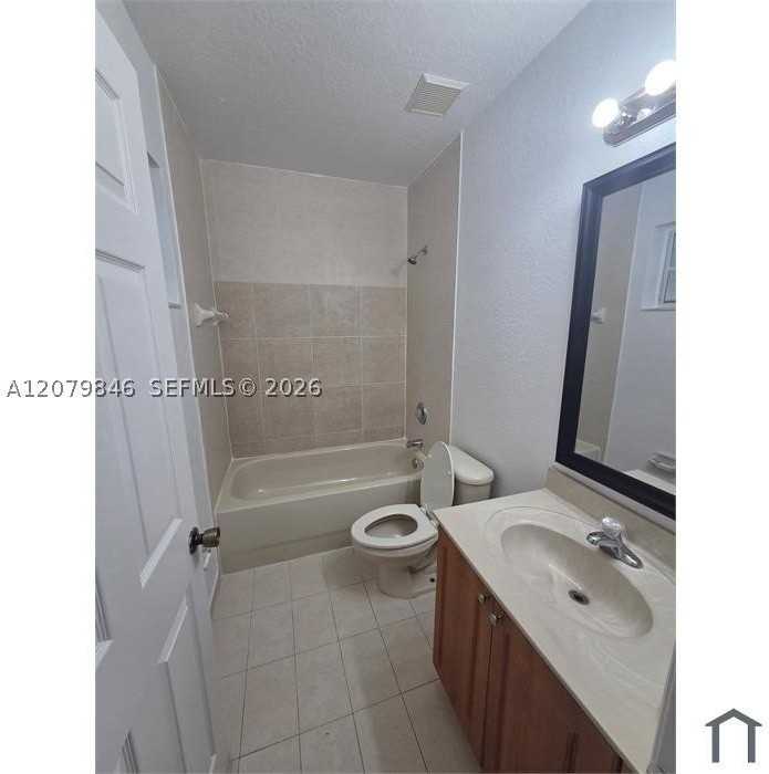875 Sw 6th Pl #0 - Photo 4 of 25