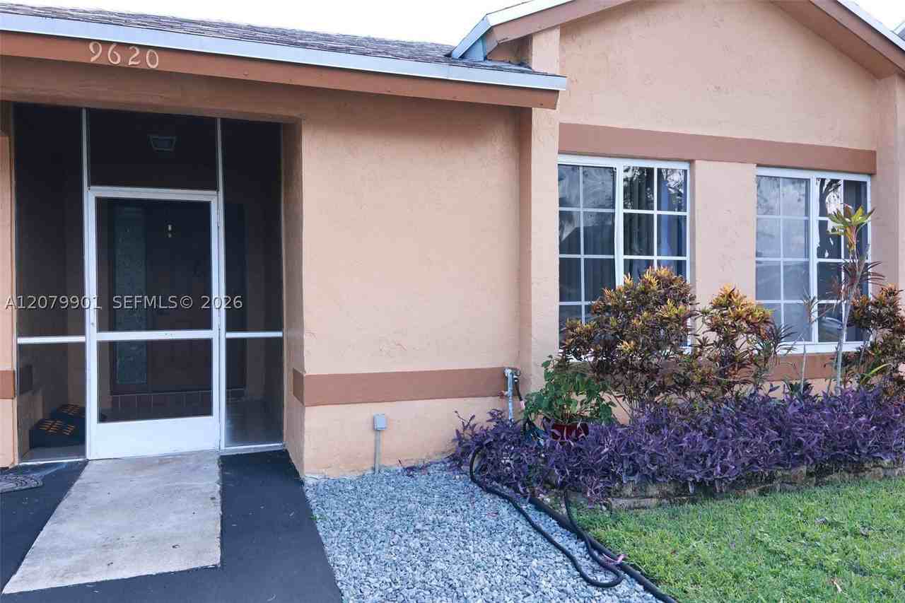 9620 Sw 9th Ct - Photo 3 of 24