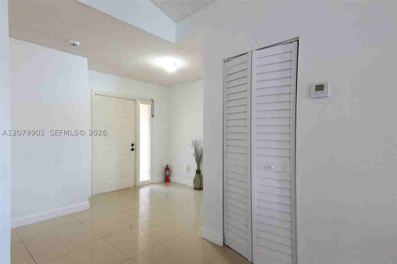 9620 Sw 9th Ct - Photo 4 of 24