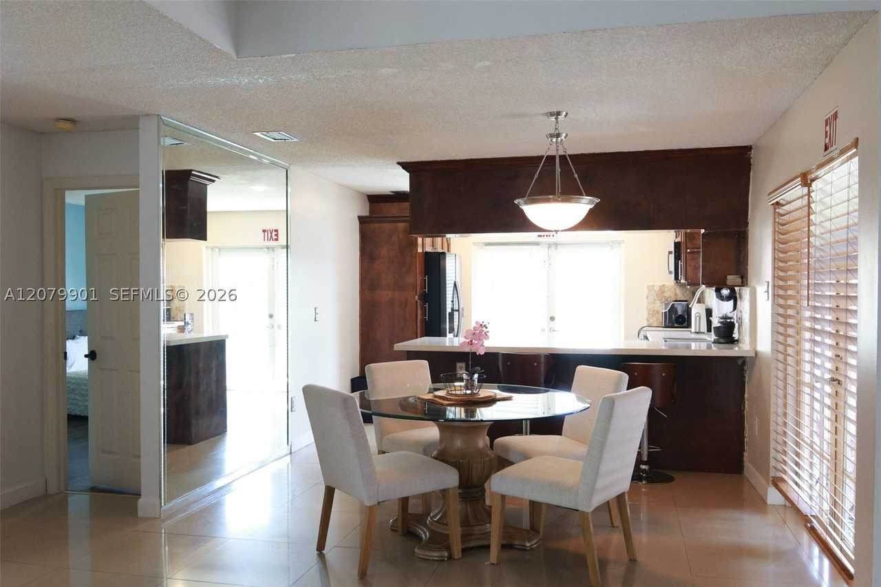 9620 Sw 9th Ct - Photo 5 of 24