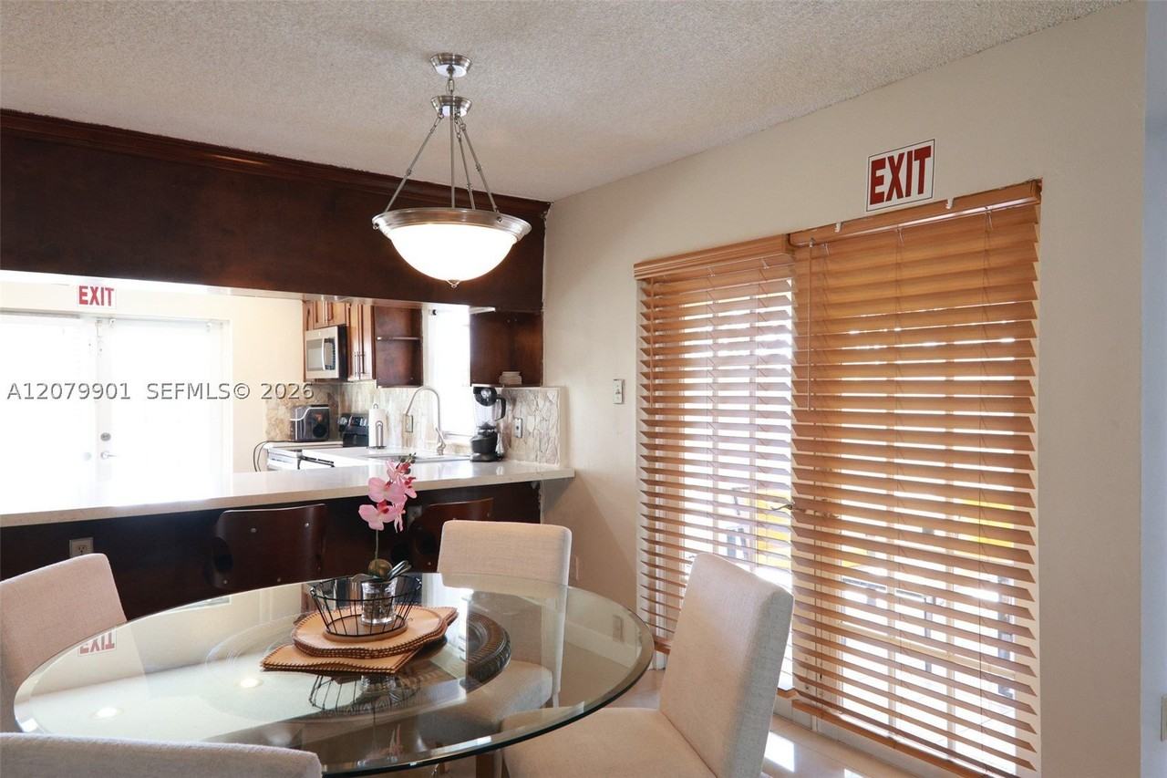 9620 Sw 9th Ct - Photo 6 of 24