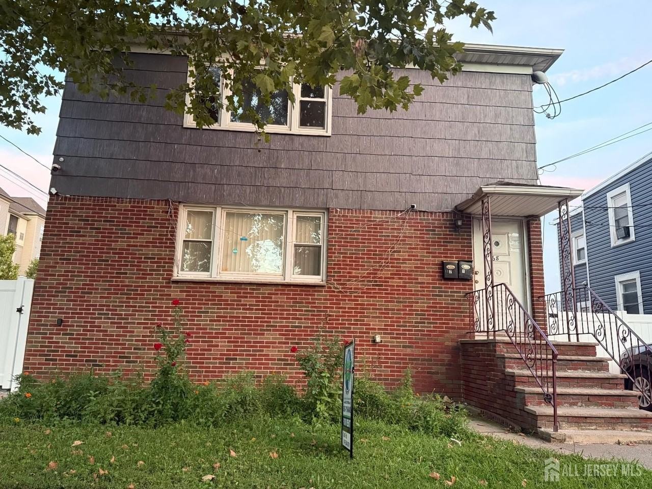 68 Christopher St #2