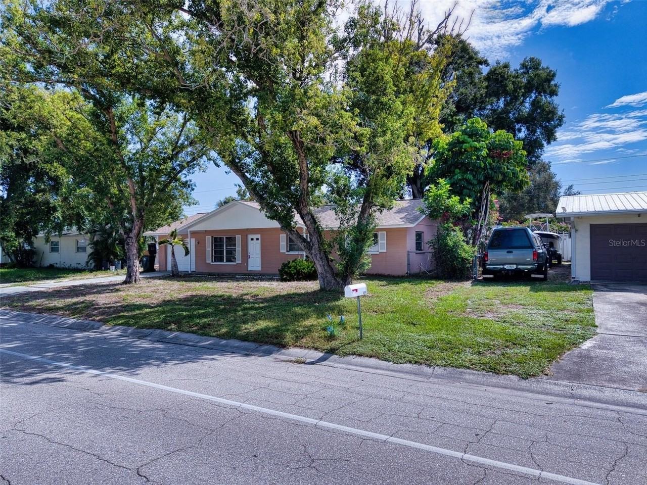 4115 37th St W - Photo 2 of 28