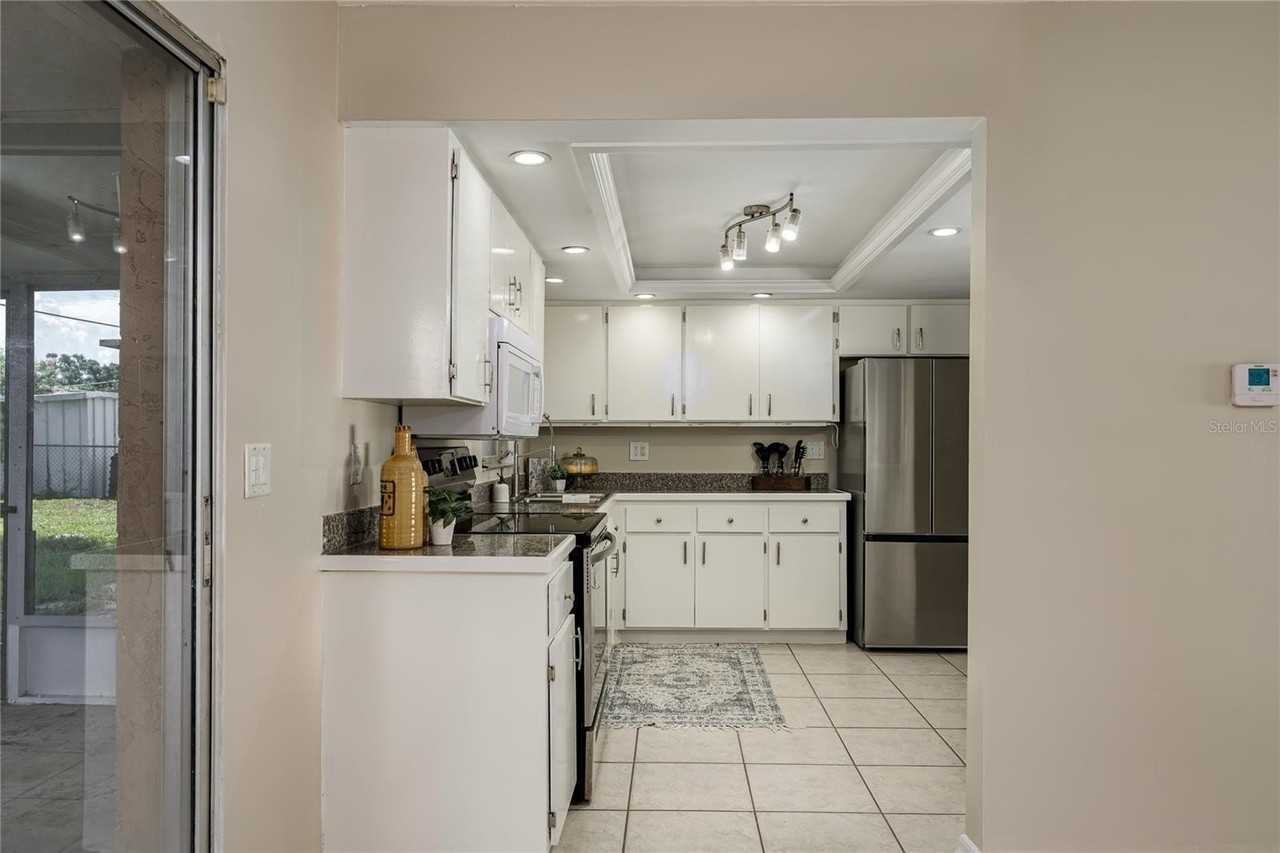 4115 37th St W - Photo 3 of 28