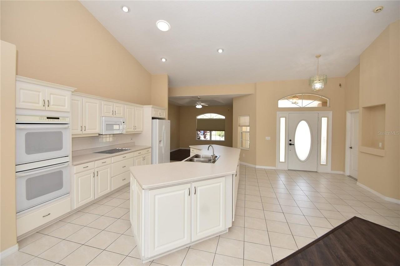 10 Crampton Ct - Photo 4 of 44