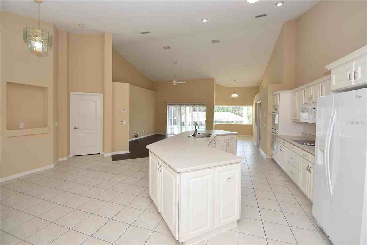 10 Crampton Ct - Photo 7 of 44