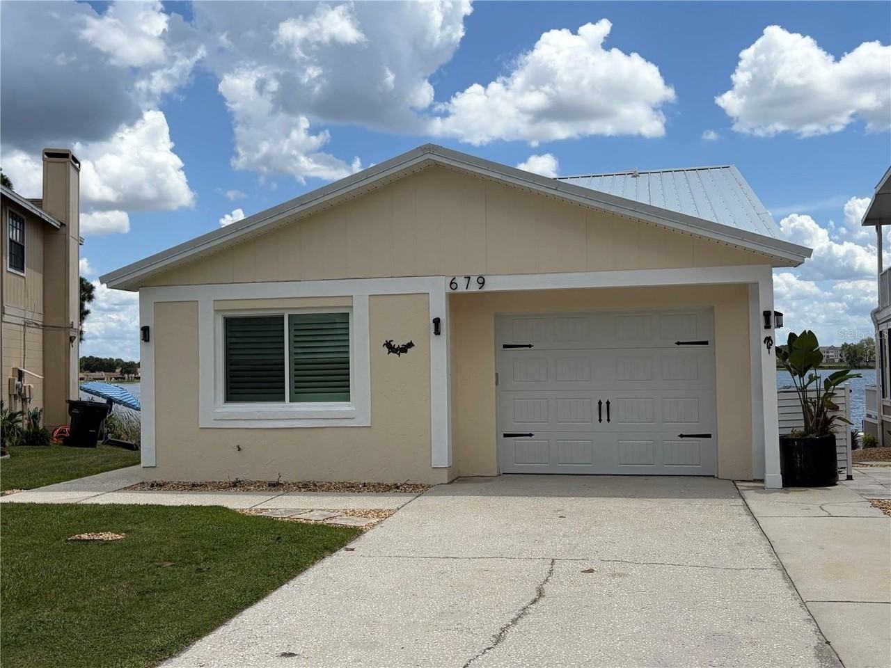 679 Lake Dexter Cir - Photo 2 of 21