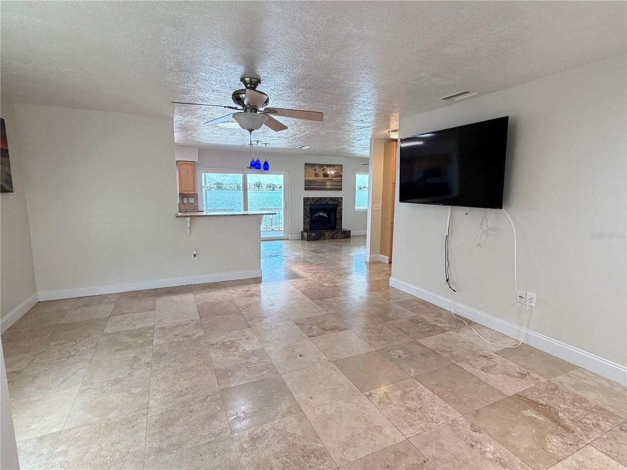 679 Lake Dexter Cir - Photo 4 of 21