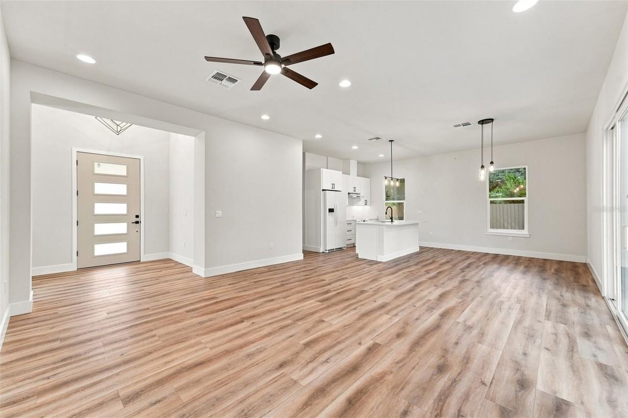 561 N Thompson Rd - Photo 5 of 43