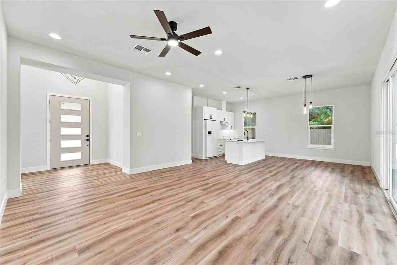 561 N Thompson Rd - Photo 6 of 43