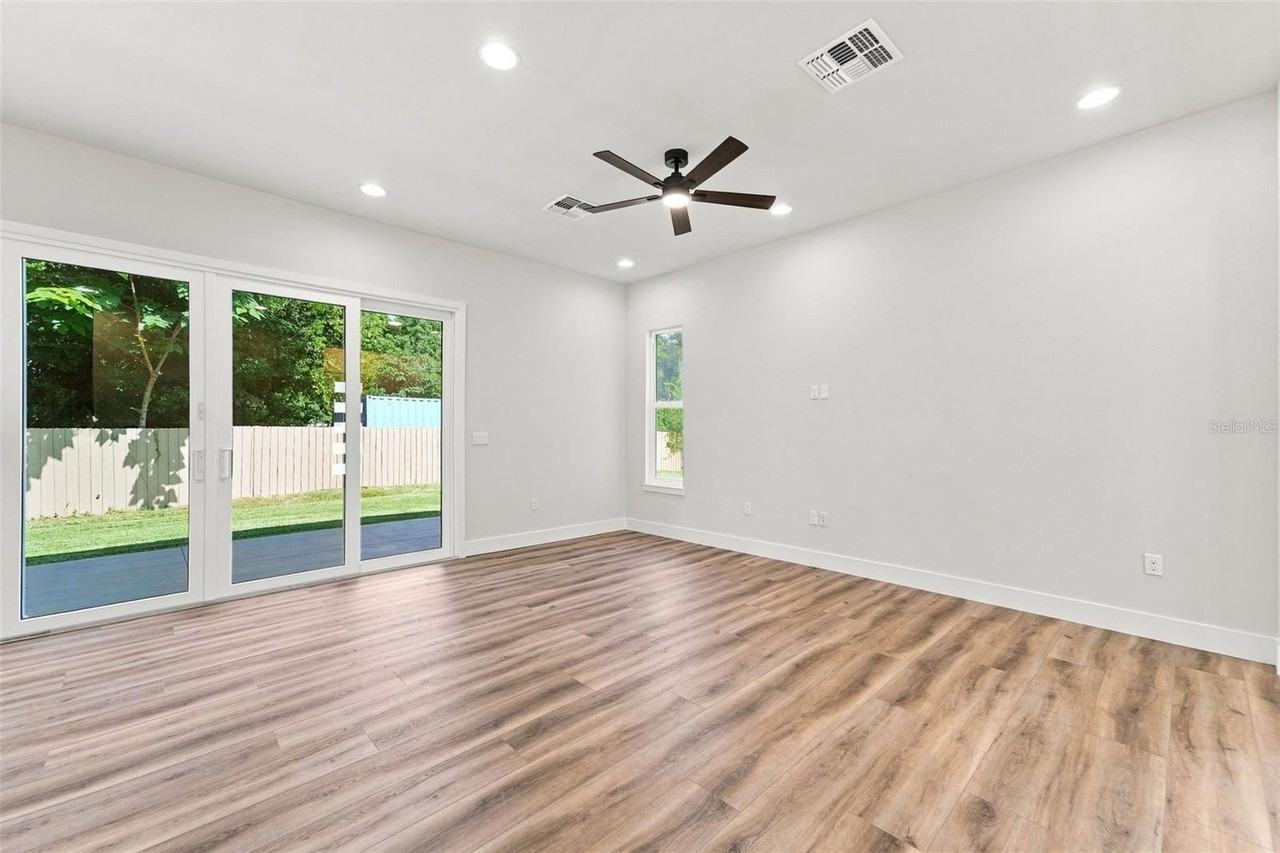 561 N Thompson Rd - Photo 7 of 43