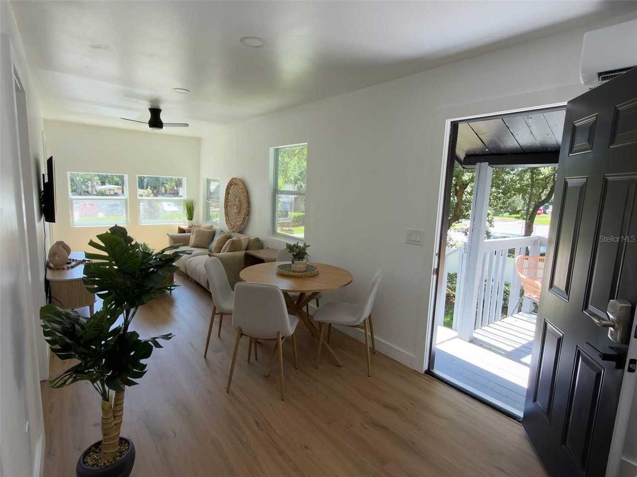 612 N Hampton Ave - Photo 2 of 23