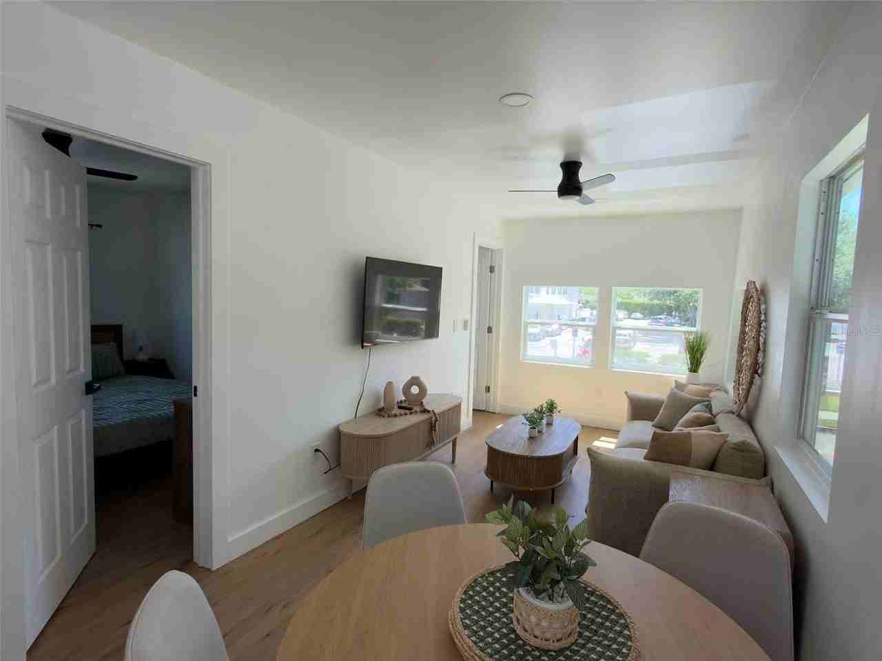 612 N Hampton Ave - Photo 4 of 23
