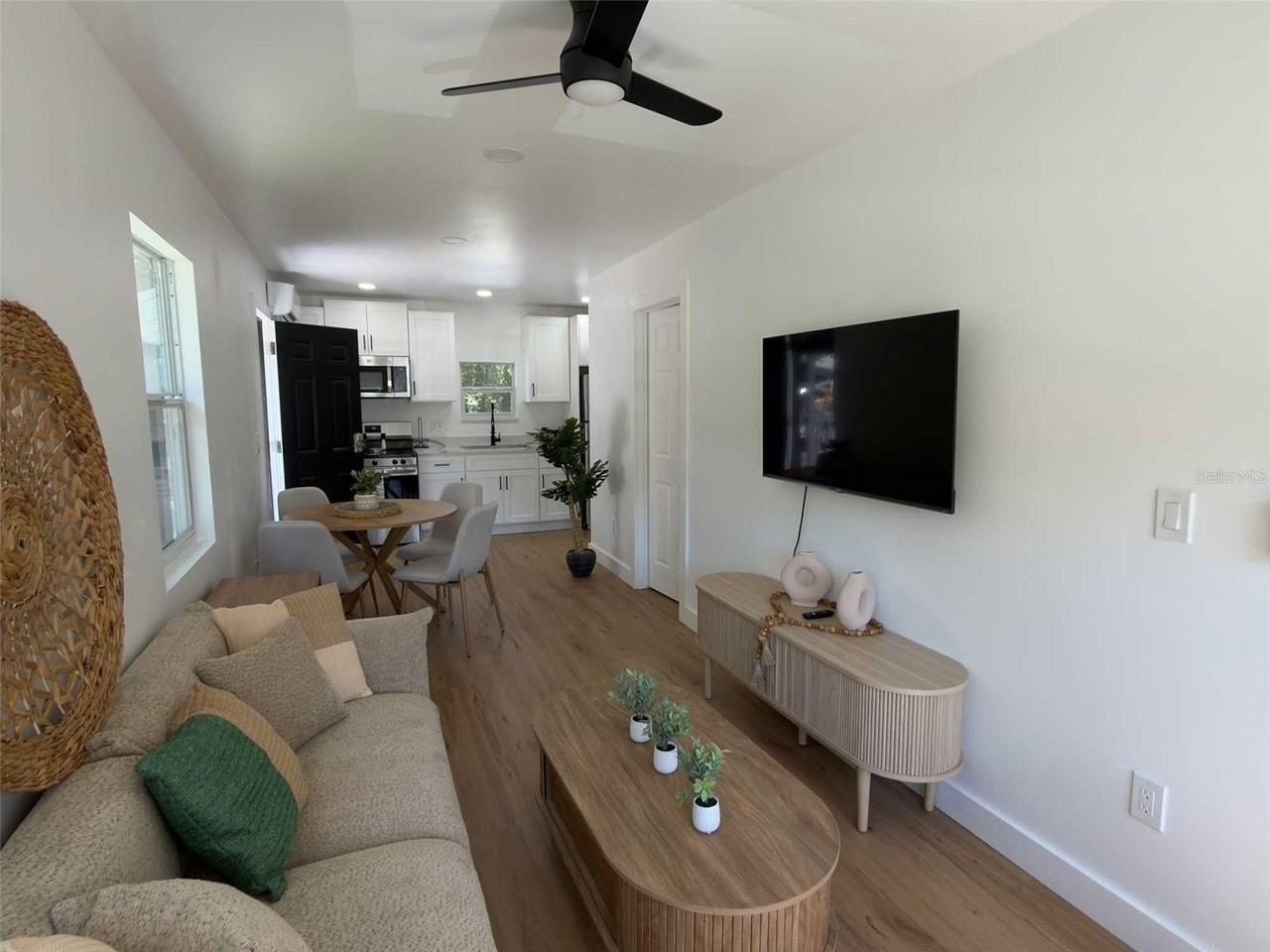 612 N Hampton Ave - Photo 5 of 23