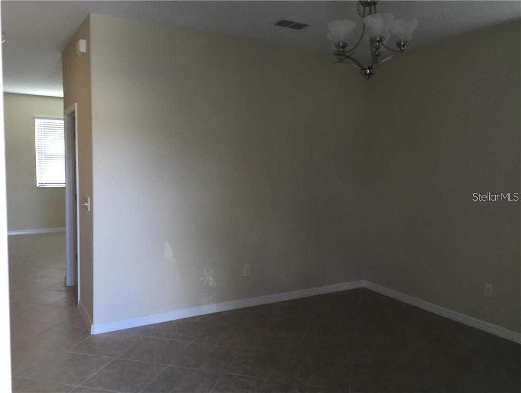 13048 Garridan Ave - Photo 4 of 25