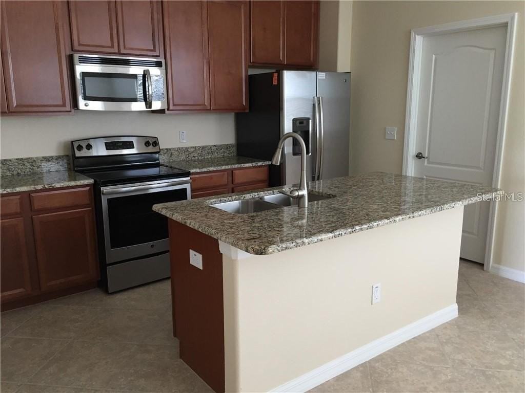 13048 Garridan Ave - Photo 6 of 25