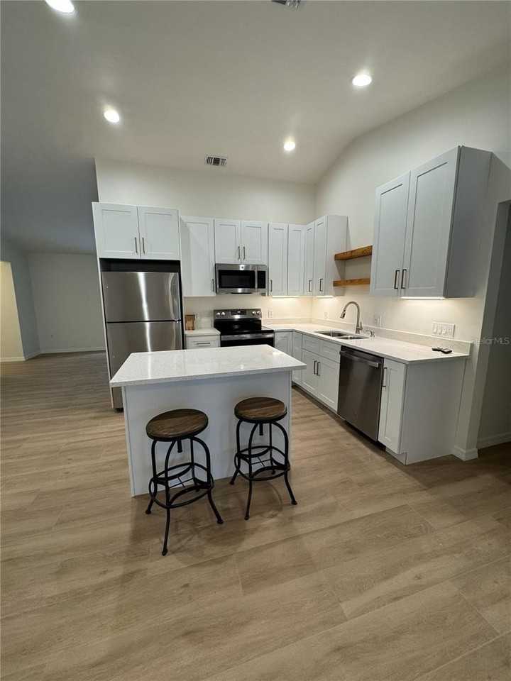 217 S Spring Blvd - Photo 3 of 21