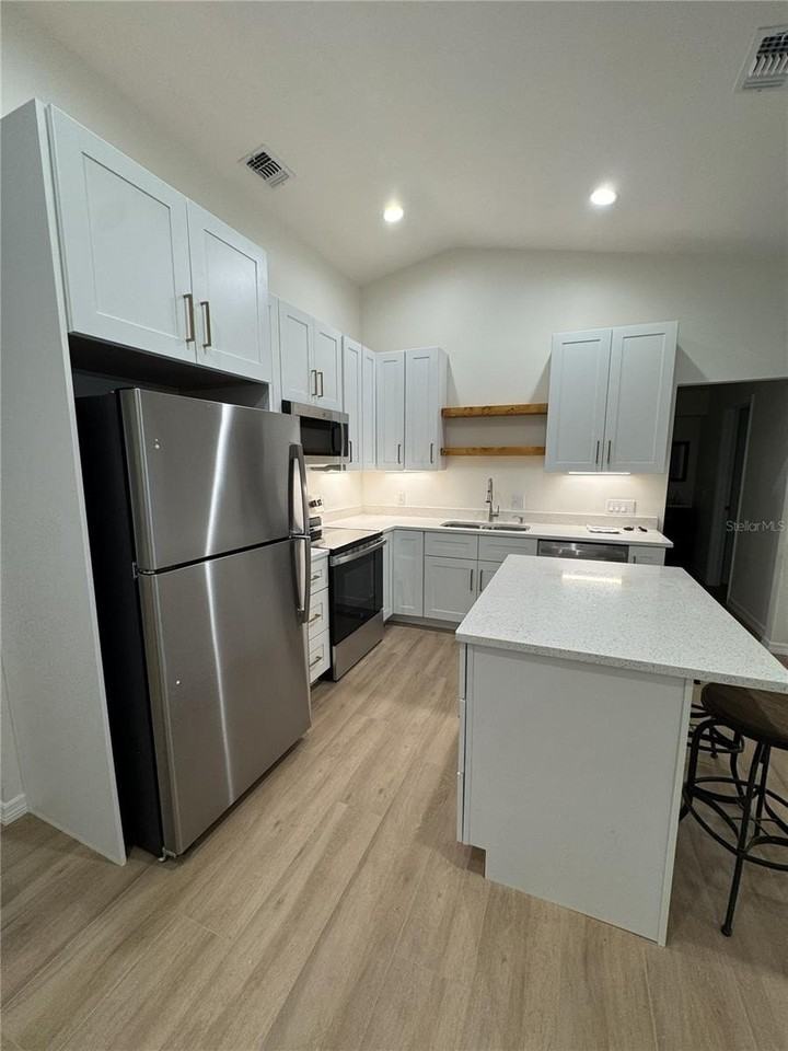 217 S Spring Blvd - Photo 4 of 21