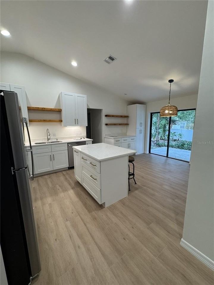 217 S Spring Blvd - Photo 5 of 21
