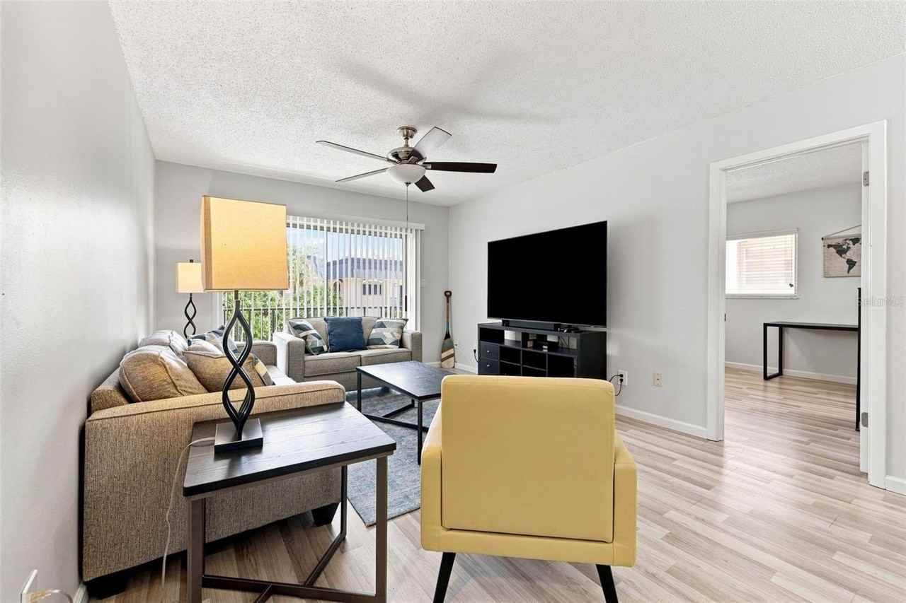 4606 W Gray St #301 - Photo 5 of 25