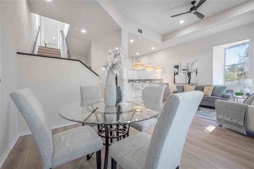 9417 Citrus Glen Pl - Photo 2 of 18