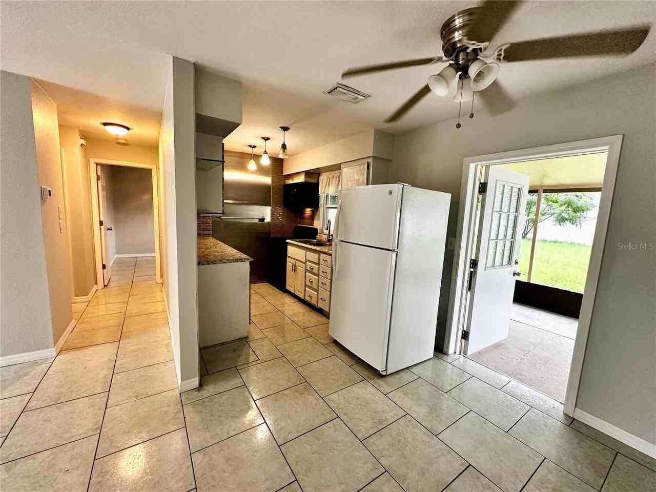 8225 Pin Oak Ave - Photo 4 of 34