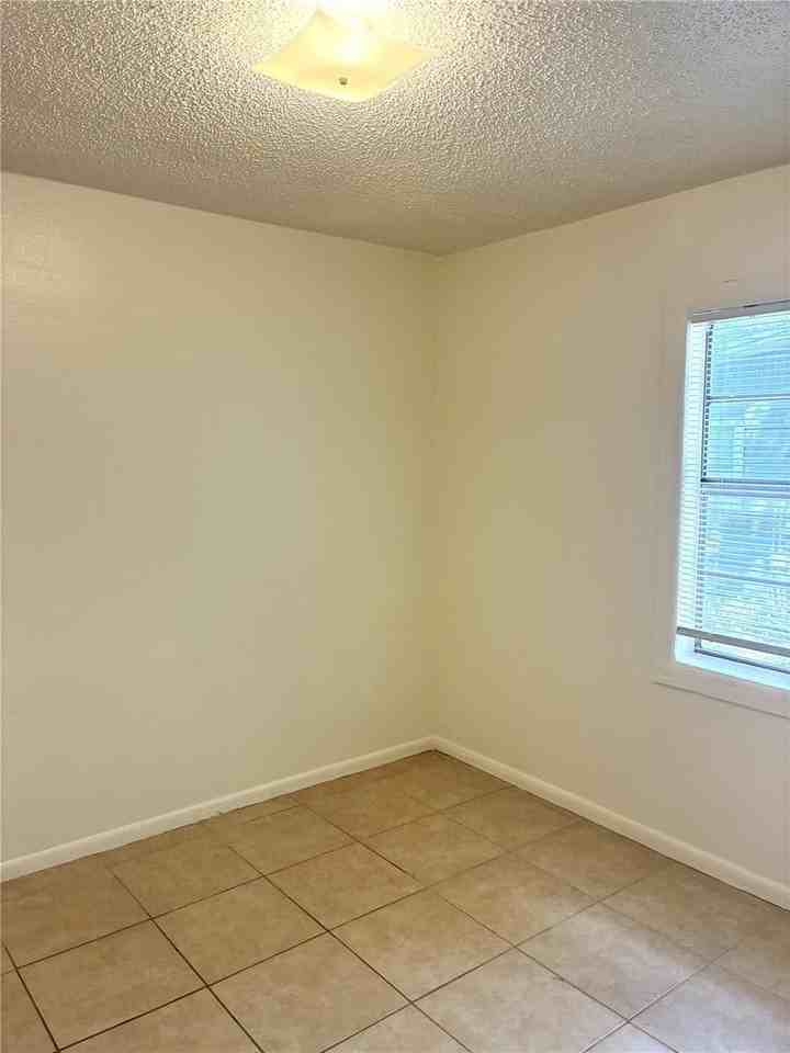 3605 E 28th Ave - Photo 4 of 10
