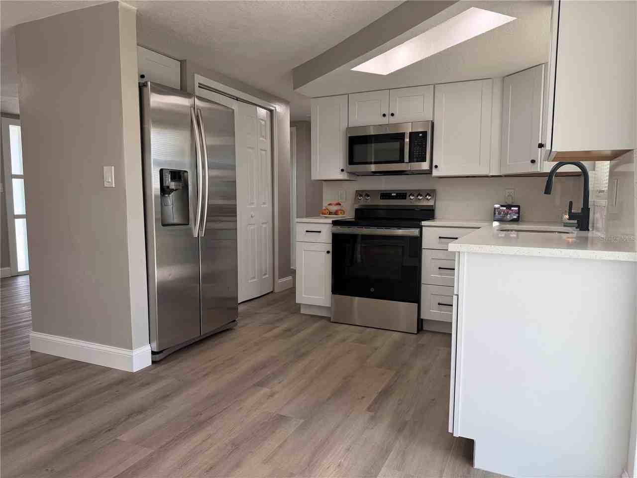 7220 Fox Hollow Dr - Photo 4 of 10