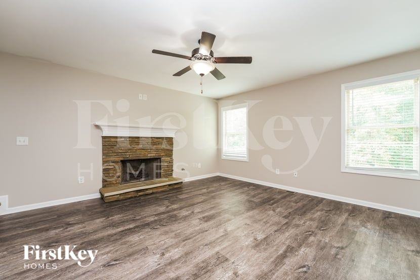 819 Fairfield Dr - Photo 2 of 19