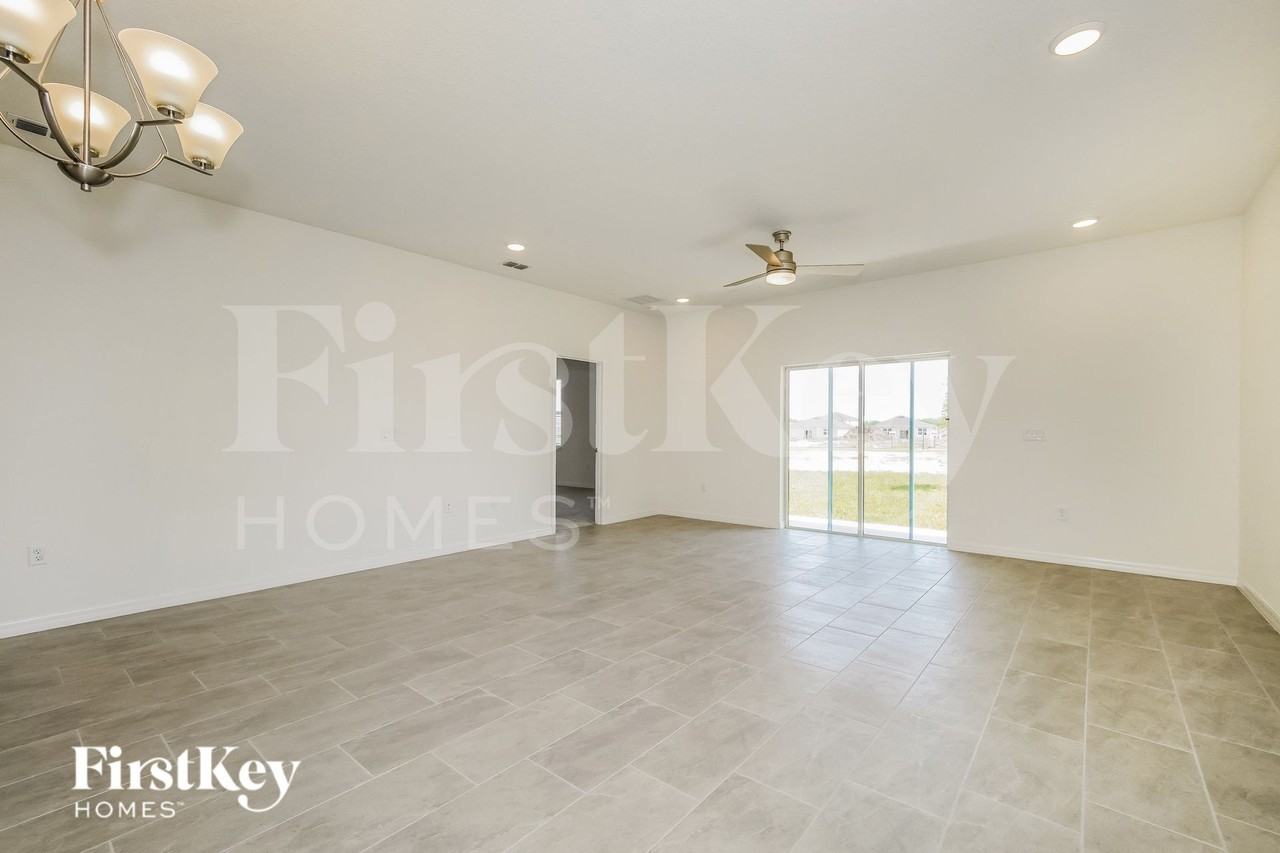 1229 Spokane Pt - Photo 3 of 15