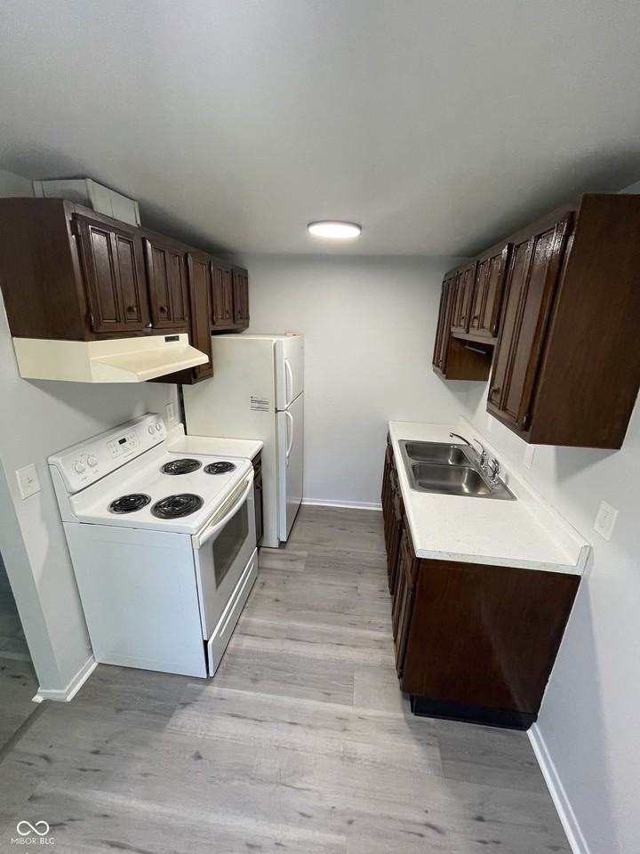 900 Sloan St #C - Photo 5 of 11