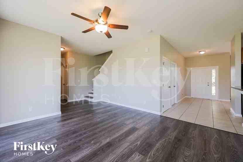 702 Center Lake St - Photo 4 of 16
