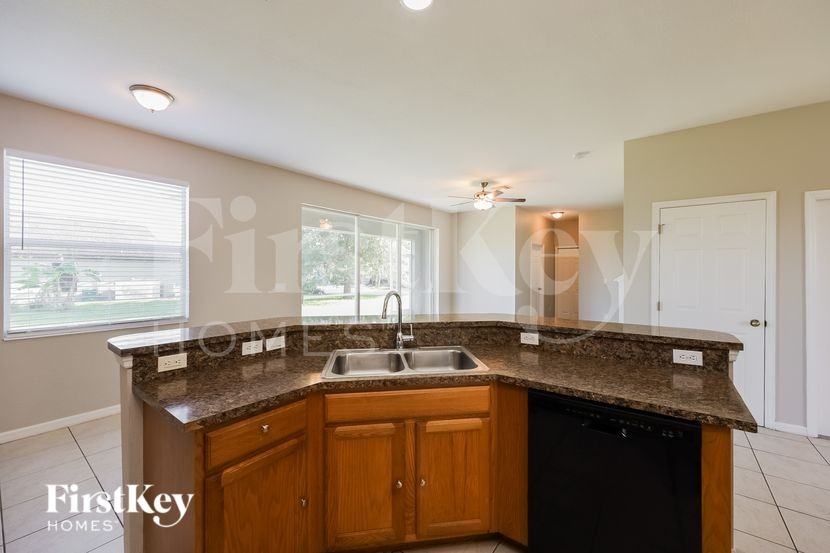 702 Center Lake St - Photo 7 of 16
